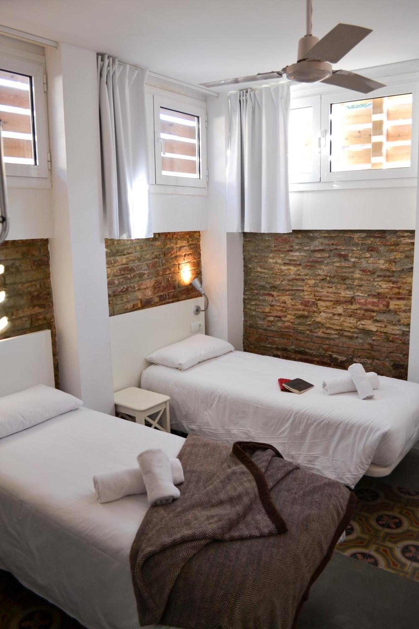 Happy People Plaza Espana Apartments Barcelona Luaran gambar